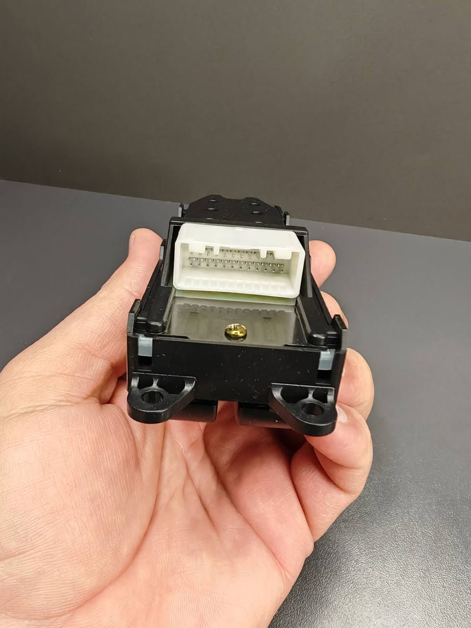 تحكم جام سيارات كورلا 2001 لحد 2007
متوفر تحكم جام سيارات تيوتا كورلا من موديل 2001 الى 2007، جديد غير مستخدم ،كوالتي ممتاز جدا ،تحكم اوتو 4 جامات
يوجد توصيل لجميع المحافظات ***********
