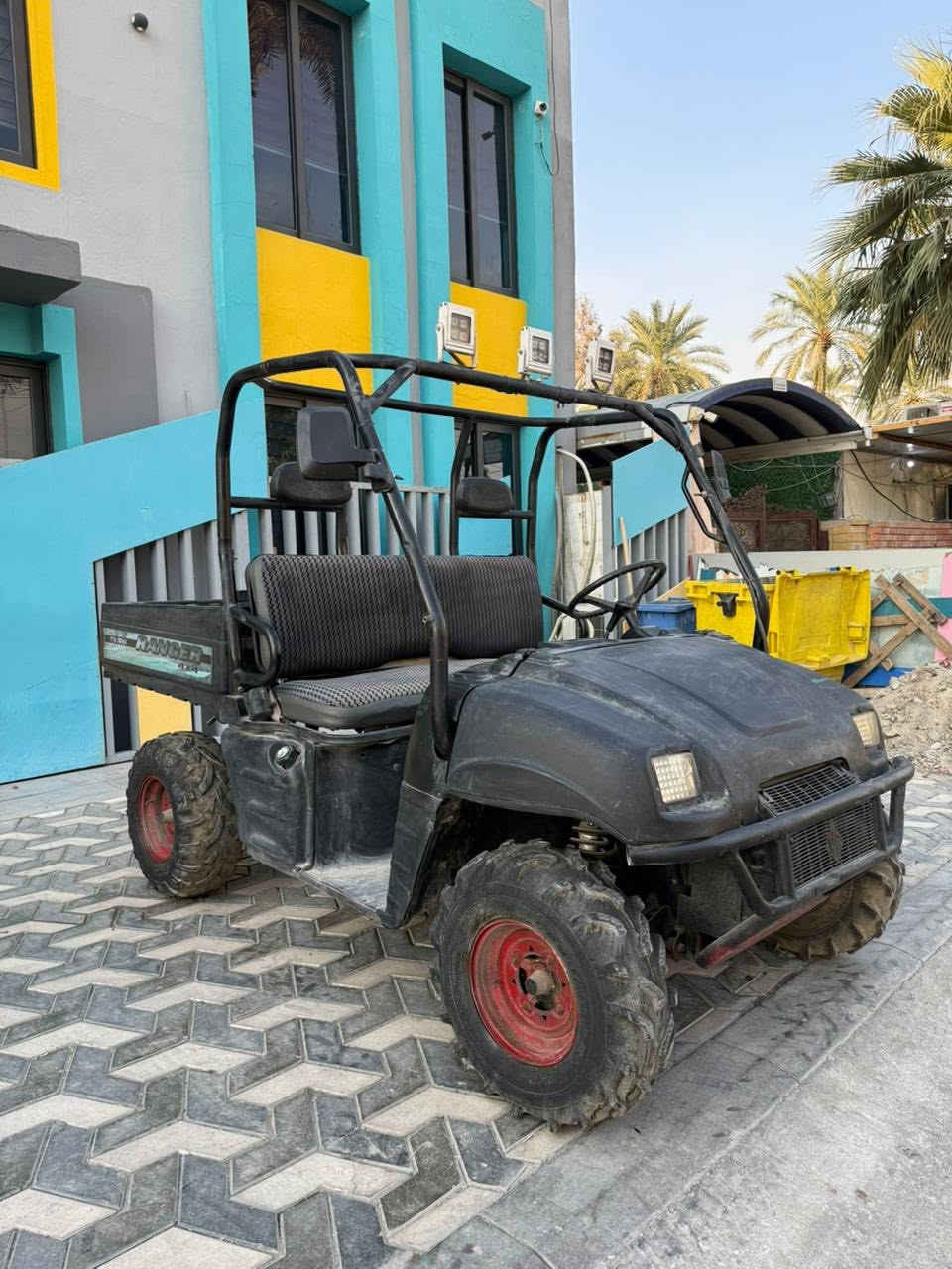 سيارة بكي امريكي موديل ٢٠٠٦
كلشي بيها بلادي 
للعلم السيارة بانزين 
السعر المطلوب ٢٥ ورقة 
للاستفسار الاتصال على 
***********

