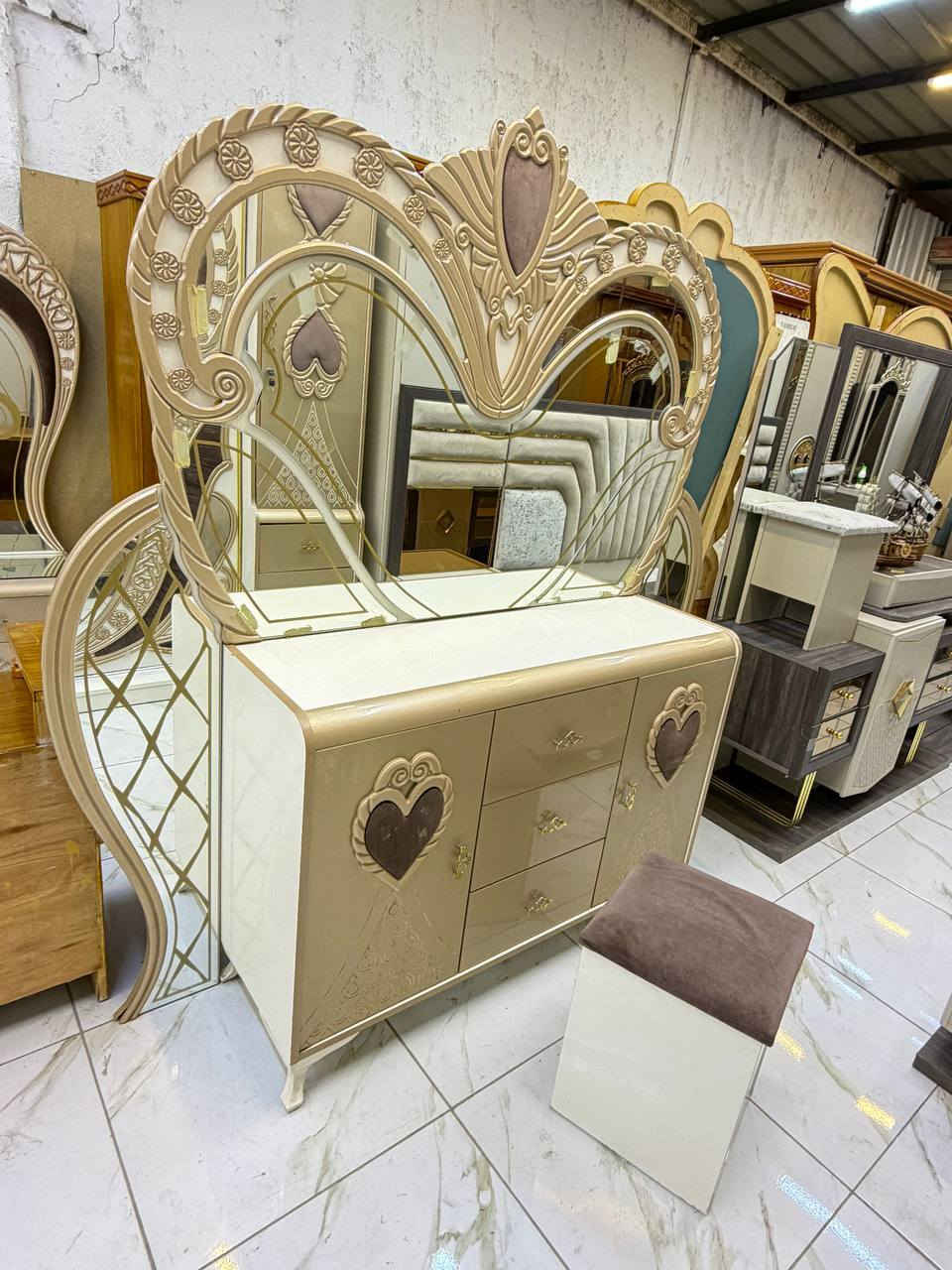 غرف نوم مستخدمه للبیع متوفر التوصیل مجانی مع الشد9قطع900
للحجز وتواصل خاص
واتسآب ***********
