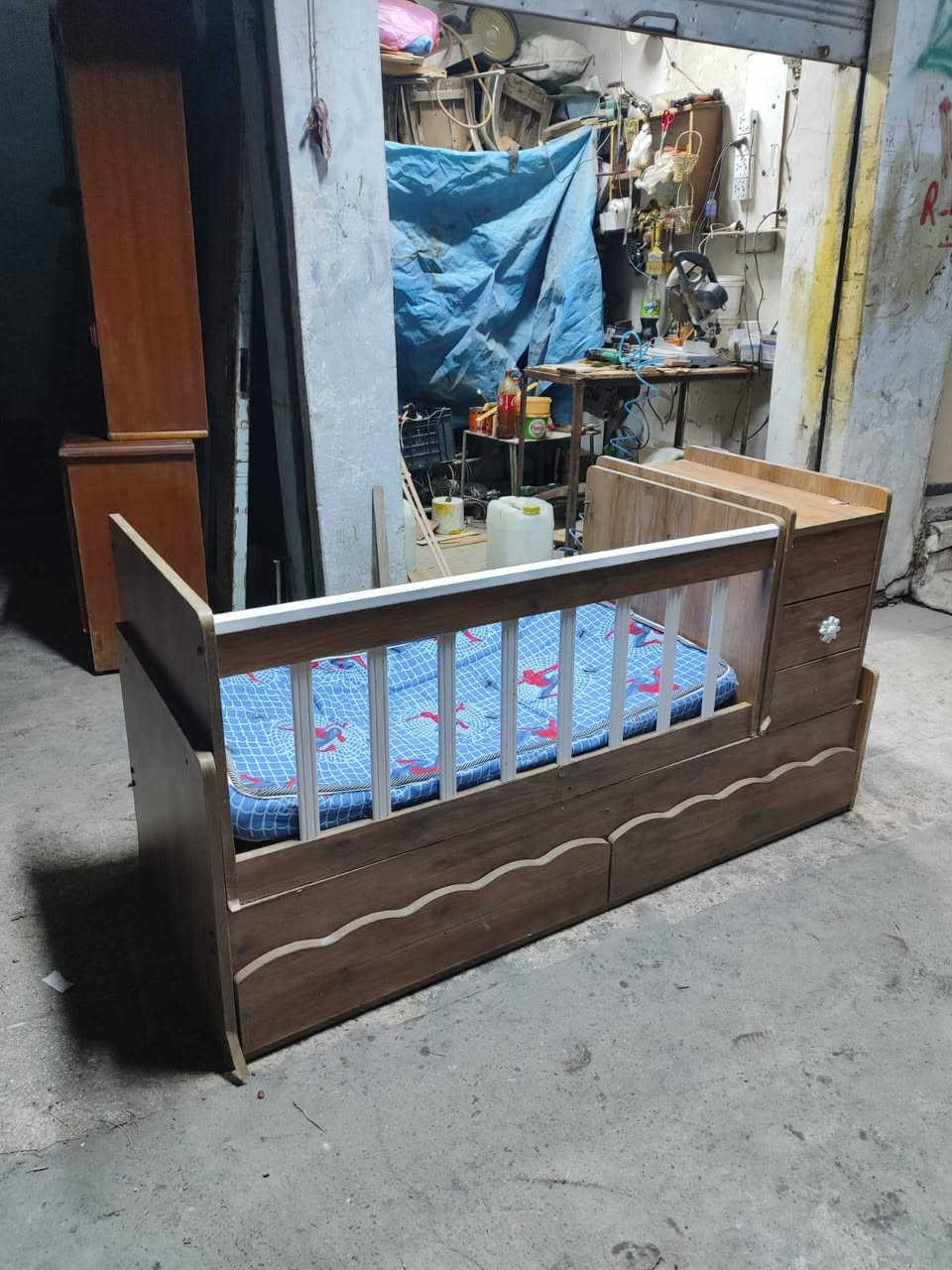 تخت طفل نظيف تركي السعر ٤٠
***********
