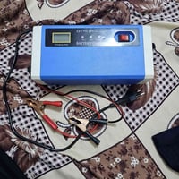 شاحن بطاريات • صغير • ١٢/٢٤فولت