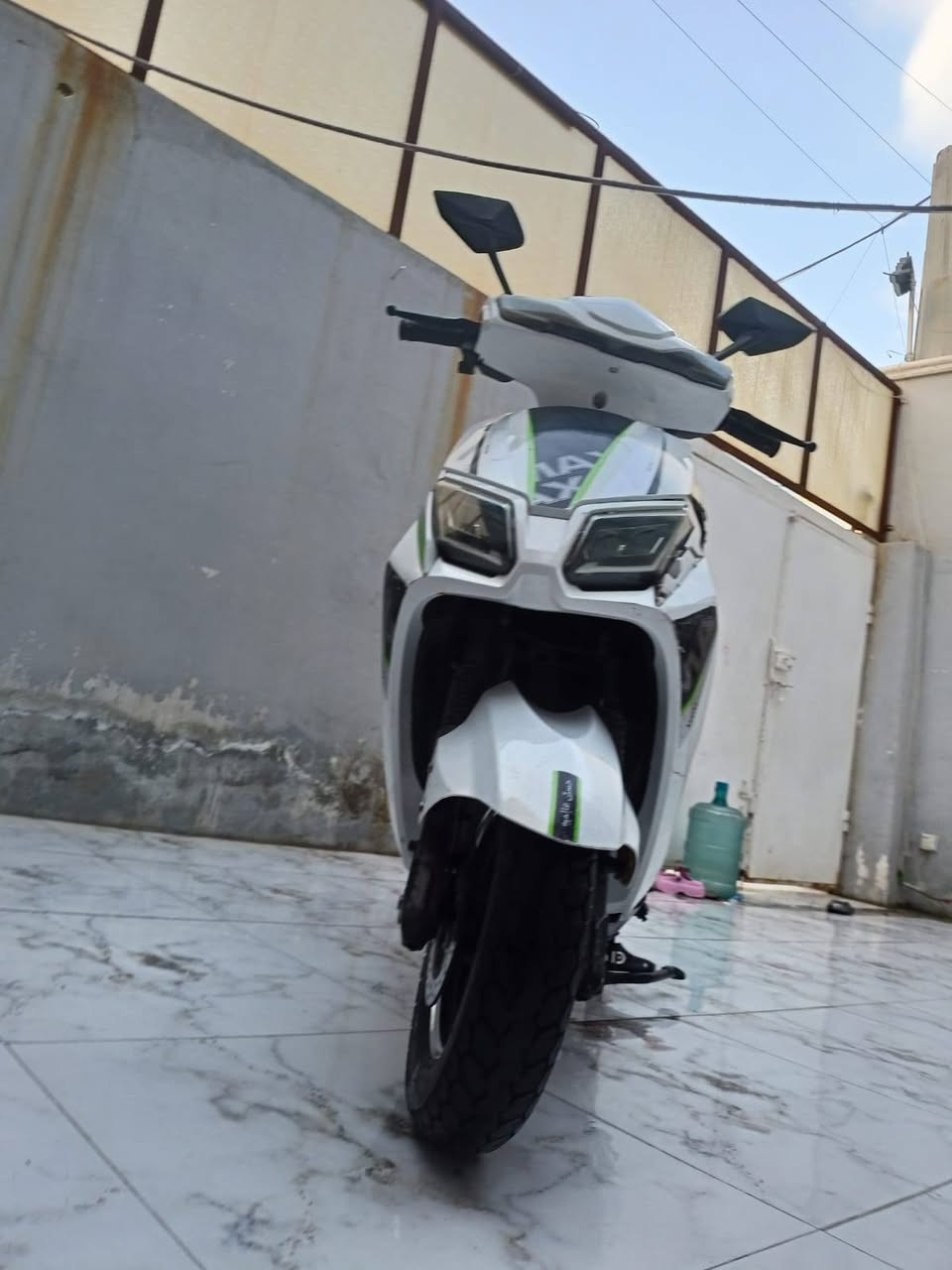 السلام عليكم دراجه سكنس شحن للبيع  النظافه 90 
6 باتري تحكم سرعه اشاير لايت عالي ناصي كلشي بيهه شغال السرعه 100 السعر 600 بغداد الحريه ***********
