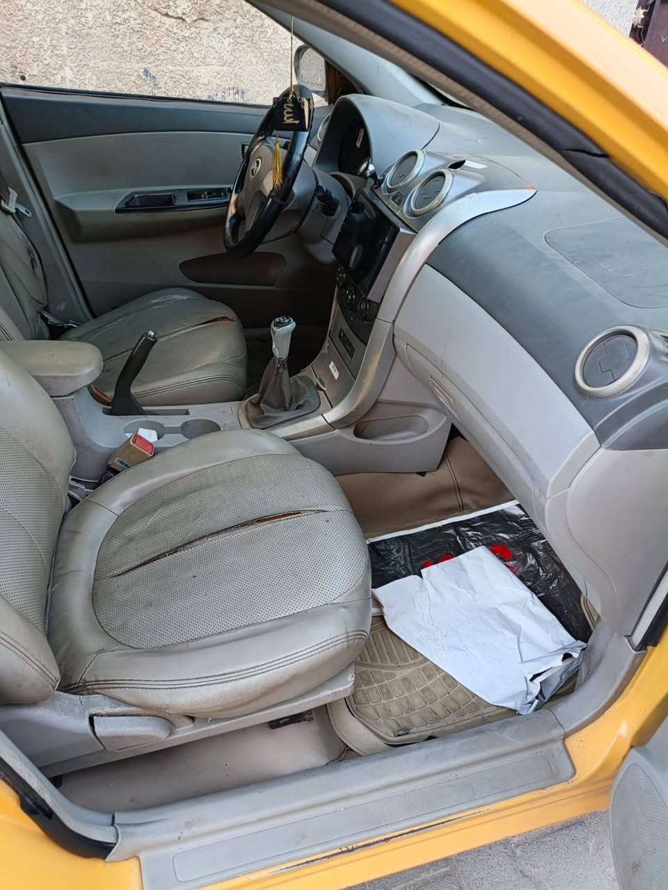 للبيع BYD G3 موديل 2013 سيارة بلادي ضربتهة جاملغ خلفي فقط رقم بغداد انكليزي مصفرة هيئة وغرامة بأسمي سنوية لل 2028 هزة جديدة تبريد شغال ثلج تايرات نضيفة باتري جديد صدر امامي، خلفي السيارة فتحة سقف جديد كير محرك خير من الله لاتبخير ولا نضوح كير عادي المرغوب كهربائيات كاملة سيارة خير من الله نواقصهة بسيطة السعر 39 وبيهة مجال مكلف بلنشر للاستفسار من صاحبهة *********** مكان السيارة بغداد الشعلة
