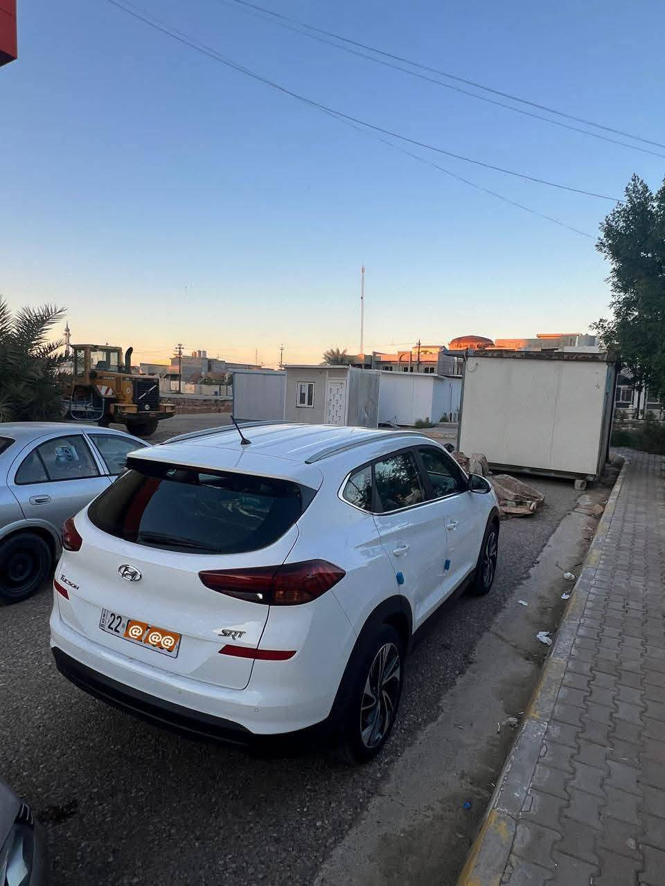 سلام و عليكم
توسان ٢٠١٩ رقم و سنوية جديد و كوبون بنزين موجود
ماشي ٩٠ الف حقیقي سيارة بدون صبغ بس بيها ٥سم تعديل
سيارة فول مواصفات 
كشن كهرباء 
حساس امامي و خلفي 
وايرليس جارج
بصمة بلادي عدد ٢
مراية شفط
محرك و كير كفالة
سعر ٢٠٢ $ بي مجال بسيط
مكان سيارة كركوك
واتساپ
***********
***********
