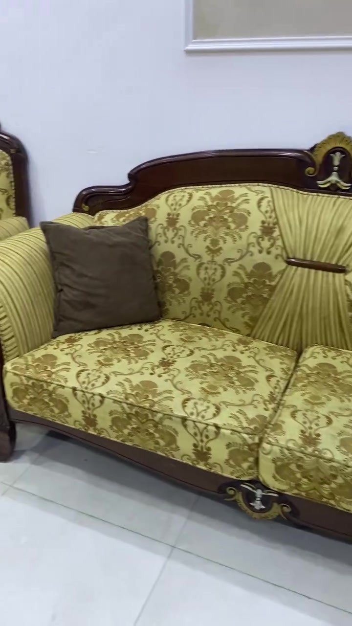 السلام عليكم تخم للبيع مع المفرش قوي ومابي اي ضرر واتساب ***********
