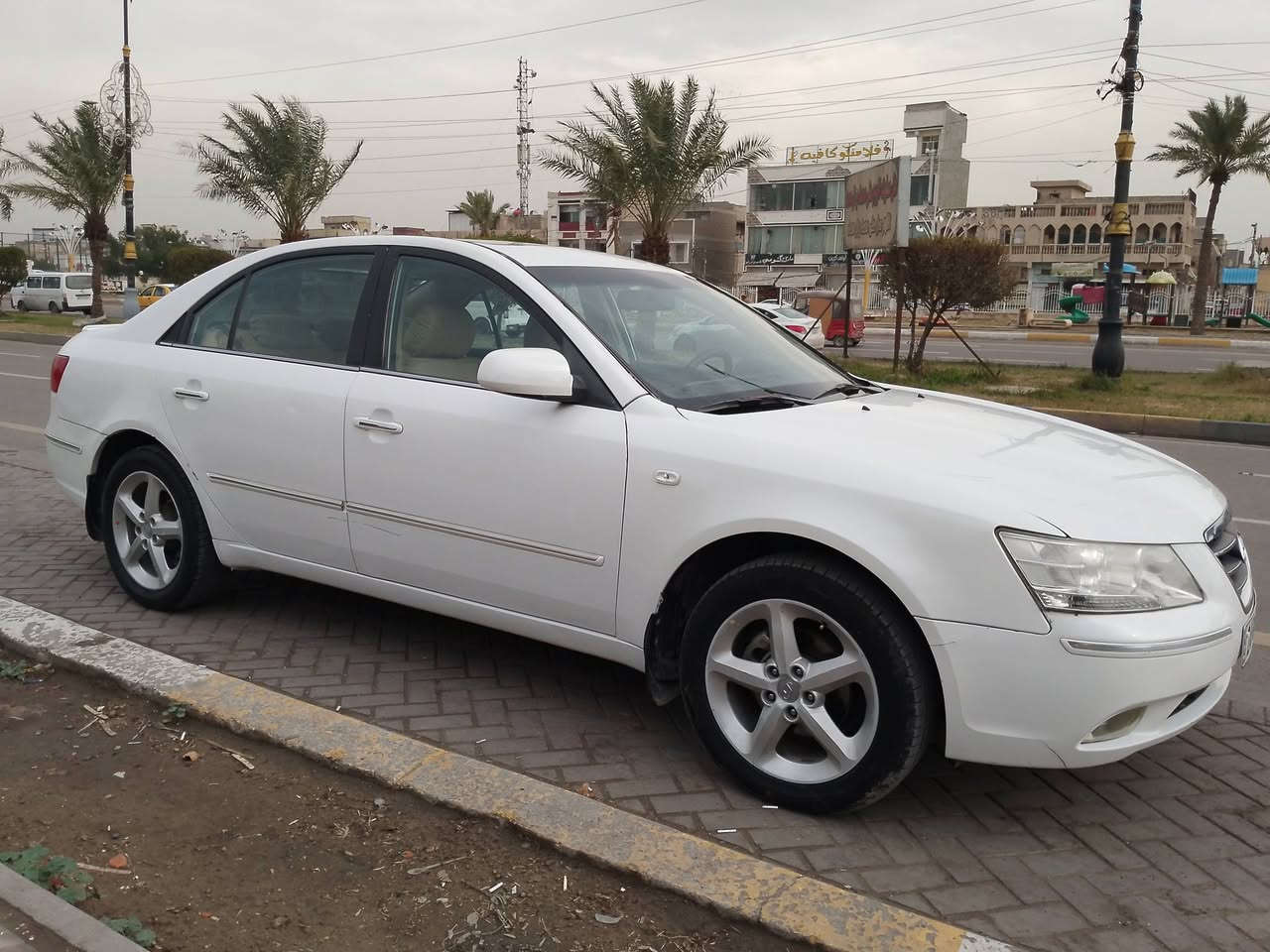 السلام عليك من رخصت لادم لمحترم سوناته موديل 209خليجي تحويل جديد  هزه جديده سنويه لغاية لحد 30 سياره مابيهة اي نقص الف مذب عليهة تخم تاير جديد حداد خلفي أمامي جديد تبريد جديد كهربائياتهة كلهة جديد مكينه 4سندر  الفين واربعميه دوش مكينه وكير بل كارتون كفاله عامه سياره مكفوله من لكص ولكلبه بيه مكانات صبغ رشات اثر شخوط سياره مال جناي ترايك وين ميعجبك وكما هيه لبصوره سياره كلش حلو ومستعجل ع بيعتهة عنواني بغداد السعر 95 وبيهة مجال الطيبين التصال ***********
