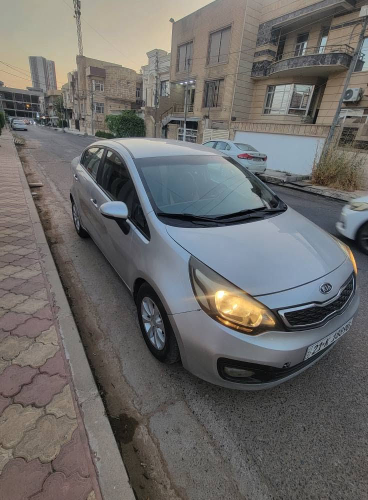 كيا ريو موديل 12 كير ومكينه بشرط السيارة كلش نظيفه وحلوة ماتحتاج اي مصرف حادثها صندوق بي دواخل ودوسه وحده فقط السيارة صبغ عام مكفوله من البجم بشرط تبريد ثلج سنويه 27 بشرط تحويل+ وكاله مكان السيارة أربيل عليها غرامه 120الف تنزل من السعر حسب الاتفاق سعر السيارة 76 رقم موبايل *********** واتساب أربيل, العراق

