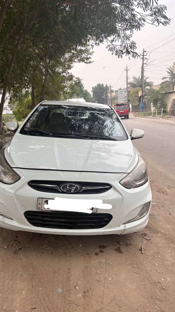 اكسنت خليجي موديل 2013 محرك 1600 دوش قطرتين
تدفئة وتبريد شغال بحالة ممتازة
السيارة مكفولة من صبغ ومعجون بس مبدل دعامية خلفية وبيه
بعض تكحيلات بسيطة
فيتبم اضافي بيه وتاير ايظا
سيارة ماشية 190 الف يدك جرص عل 120
اشاير بالمري
دوشمة كشنات وارضية
سنوية باسمي ورقم انكليزي سنوية 2030
هزة بشهر ٩ مسويها
عنوان السيارة بغداد /الدورة
السعر 102  وبيها مجال 
استفسار ***********
