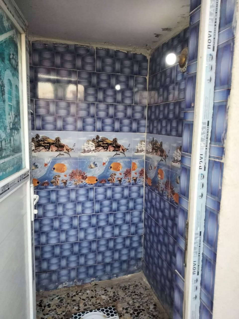 دار للبيع سبع قصور اول فرع بعد السيطره من جاي من حي اور جميع الخدمات متوفره ماء كهرباء رصيف تبليط مجاري طابق واحد جاهز غرفه نوم كبيره وصاله ومطبخ ومنور وحمام واستقبال وكراج وحمام خارجي السعر 45 بي مجال بسيط 
***********
