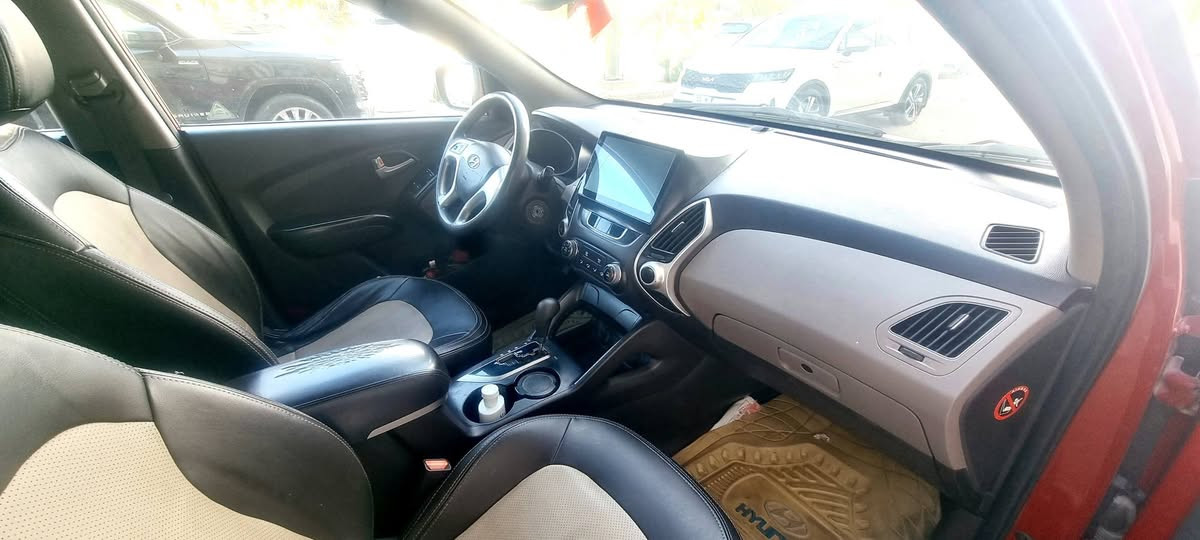 توسان سنويه جديده بسمي  خليجي رقم وعنوان نجف  بنرامه  موديل 14
ماشيه 140   بيها كارت باب جنطه فقط رقم 23235  انكليزي يعني دولي.
جاهزه سياره سعر 141 بيها مجال حويل مباشر  ***********
