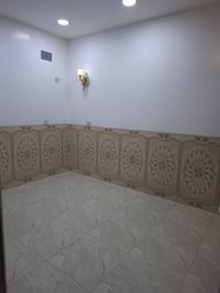 بيت حديث طابق ثاني للأيجار استقبال ومطبخ وغرفة نوم والمحقات كلش حلو مي...