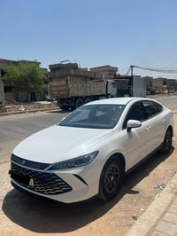 من رخصه مدير الكروب سياره بي واي دي موديل ٢٥ ماشيه ٣ الاف الكلي وسياره...