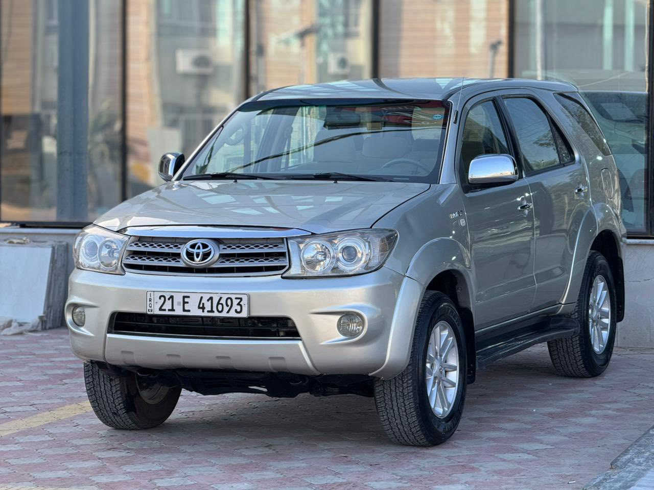 سلام عليكم 
للبيع تويوتا فورجنر 
موديل 2006 
شرط تحويل وكاله 
فور ويل 
شاشه ايباد 
كامره خلفيه 
سبعة راكب 
لايت عدسه زنون 
ويل كب
يده نيكل 
مري جانبي كهرباء 
صدر امامي خلفي جديد 
سياره جديده 
دينار مصرف مابي 
سياره قطعتين بخ 
باقي كفاله 
مكاني ديالى خانقين 
***********
