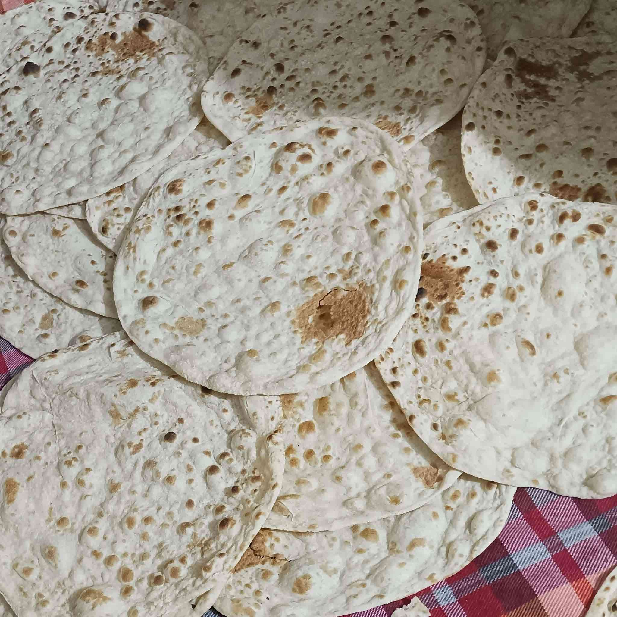 خبز الامام العباس عليه السلام 
خبز ابيض ٦بألف 
 خبز عروك بدون لحم خضروات فقط 
٤بألف مكاني الامين يتوفر خدمة توصيل‏
‪***********‬‏ واتساب فقط
