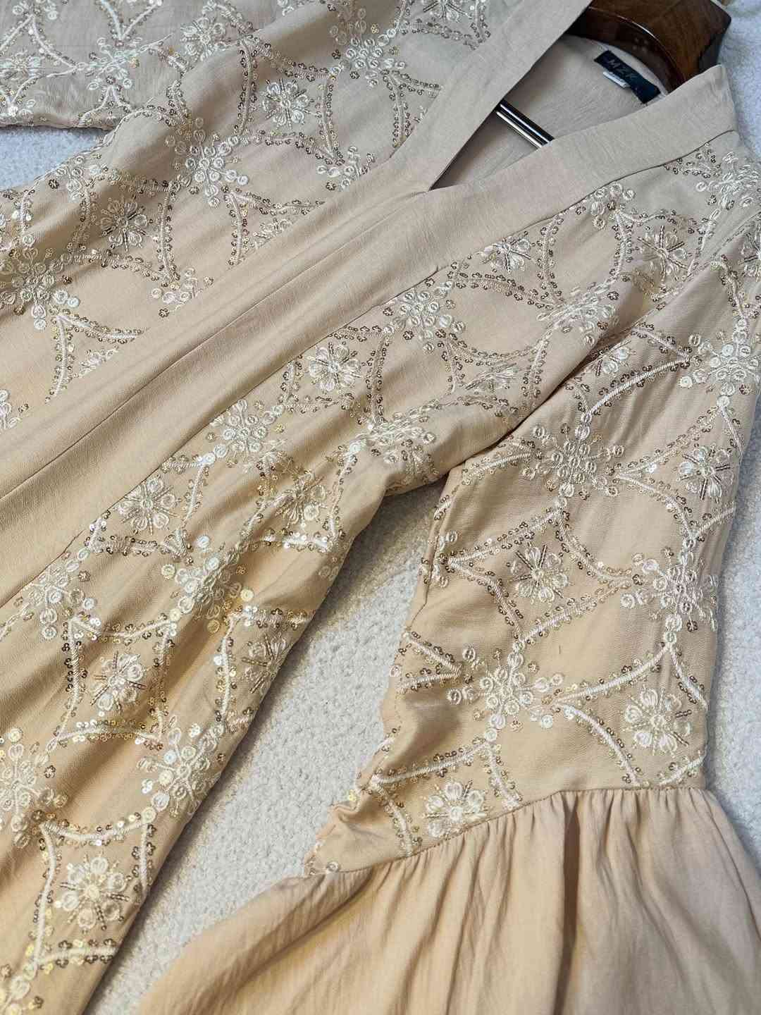 الــسعـر20الـف💛✨
القياسات(L,xl,2x,,3x)

للحجز و الاستفسار التواصل على الأرقام واتس اب 
***********
***********
***********
***********

توصيل بغداد  5000
توصيل محافظات  5000
