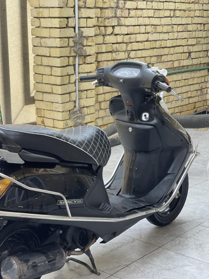 سبيسي ياباني الدراجة كلها بلاد كفراتها الاصلية مستعجل على بيعتها السعر 550
***********
