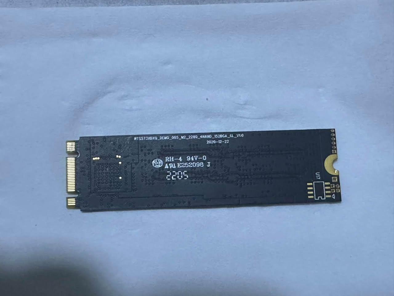 للبيع SSD جديد
الماركة: Western Digital WD Green  
المساحة: 1TB  
السرعة: قراءة 540MB/s - كتابة 500MB/s  
تركب على: لابتوب + كمبيوتر مكتبي PC

ملاحظة: ما تركب على منافذ NVMe M-key الحصرية بدون دعم SATA

السعر:100 الف وبيها مجال 

للاستفسار: 

الرقم: ***********
واتساب

او على الخاص
