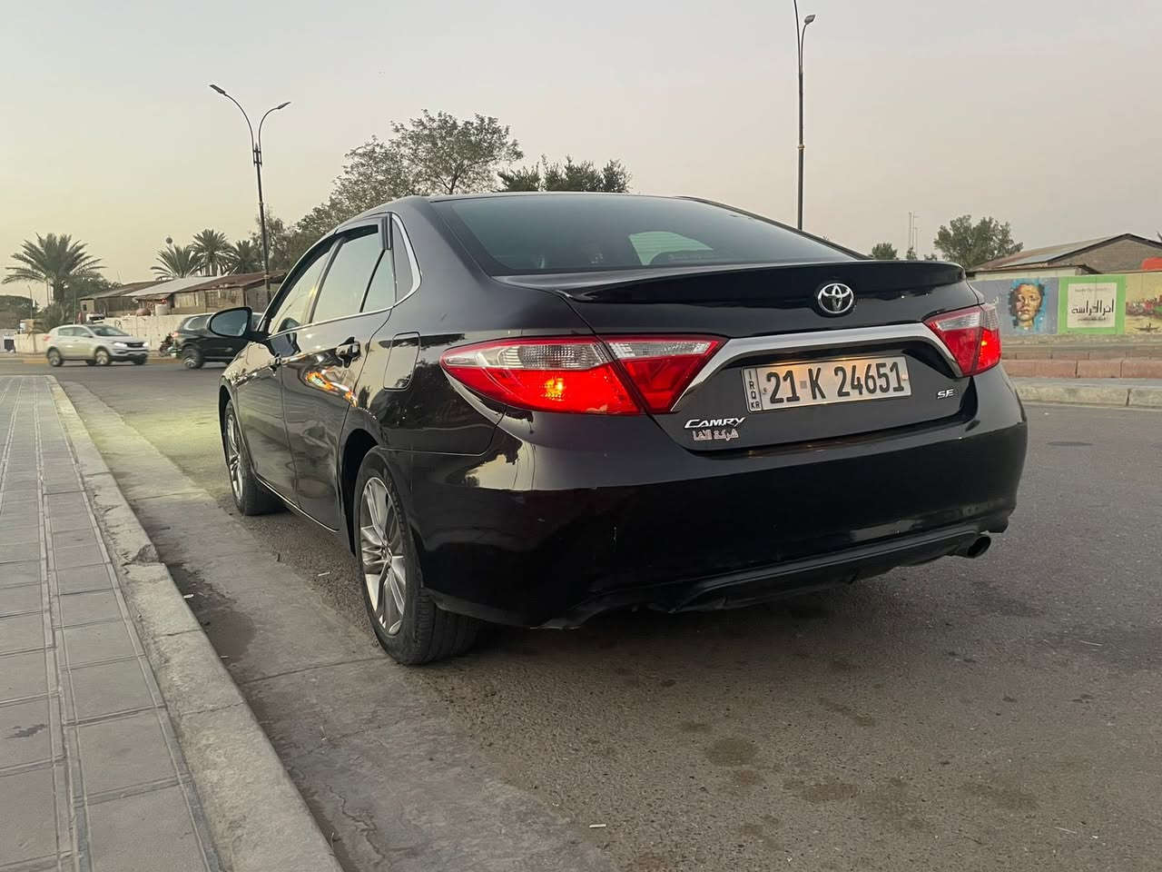 كامري se 2017
وارد امريكي حادث سطحي 
بنيد صبغ +جاملغ بارد 
ماشيه 88 الف ميل السياره مال بيت استخدام شخصي 
كير مكينه تبريد صدر كله كفاله السياره داخله ادامه وسيرفس قبل اسبوع مابيها اي كلوب مشتغل 
شاشه اصليه و كامره 4 جامات اوتو شفتات ستيرن 
الايرباكات راجعه سستم 
منظومه زينون اصليه + لايتات اماميه اصدار خاص 
السعر 142 بيها مجال بسيط حك الجيه
*********** اتصال او تساب مع صاحب السياره
