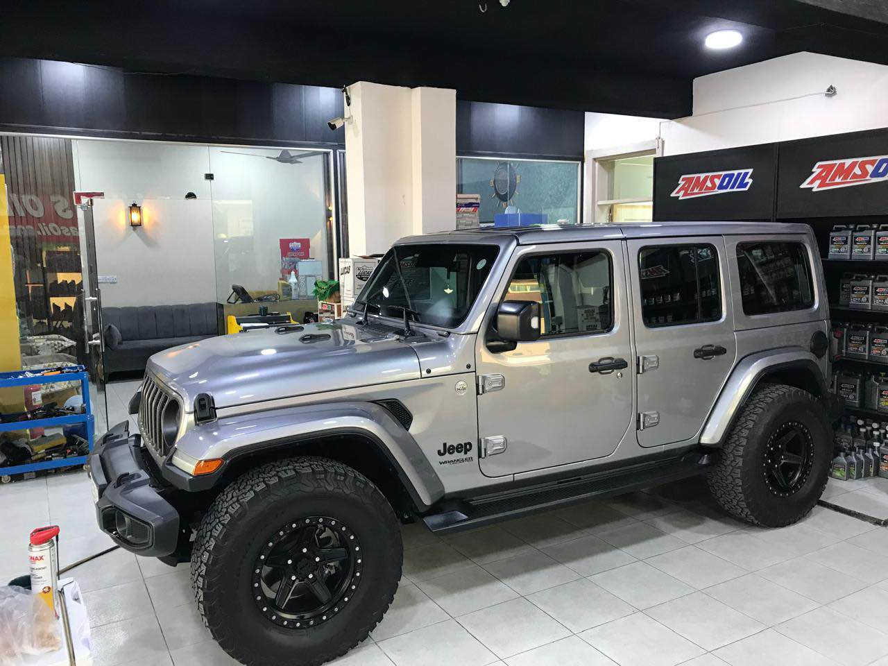 السلام عليكم
تايرات تخم كامل انتاج ٢٢ بي اف كود رچ والي يعرفهن يعرف قوتهن وعمرهن هذا التاير اتشده وتنسى اقل شي ١٥ سنه ال ١٠ سنوات 
حجمهن 18/315/70
وهذا رقمي 
***********
