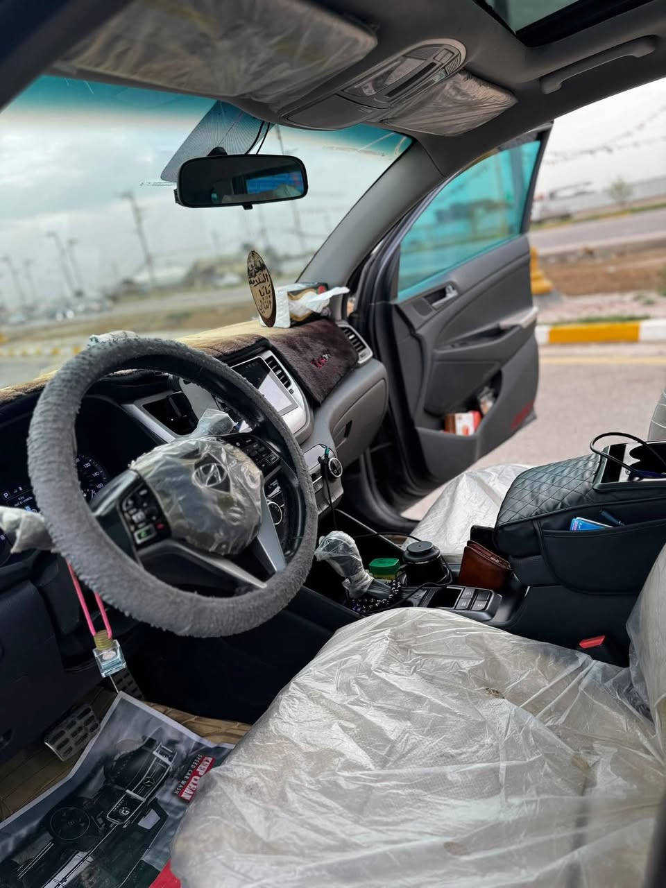 توسان 2017
مكينه GDI ١٦٠٠ تيربو
فتحه سقف بانوراما
تحكم ستيرن جهتين
رادار جانبي 
كشنات تدفئه
كشن السائق كهربائي
صندوق كهربائي
كير ٧ سرعات
اشاير بالمري
كامره خلفيه دواره 
حادث موضح بالصور 
صور السونار 
السعر 143 و بيها مجال 
للأستفسار ***********
متواجد في واسط قضاء الصويره و بغداد
