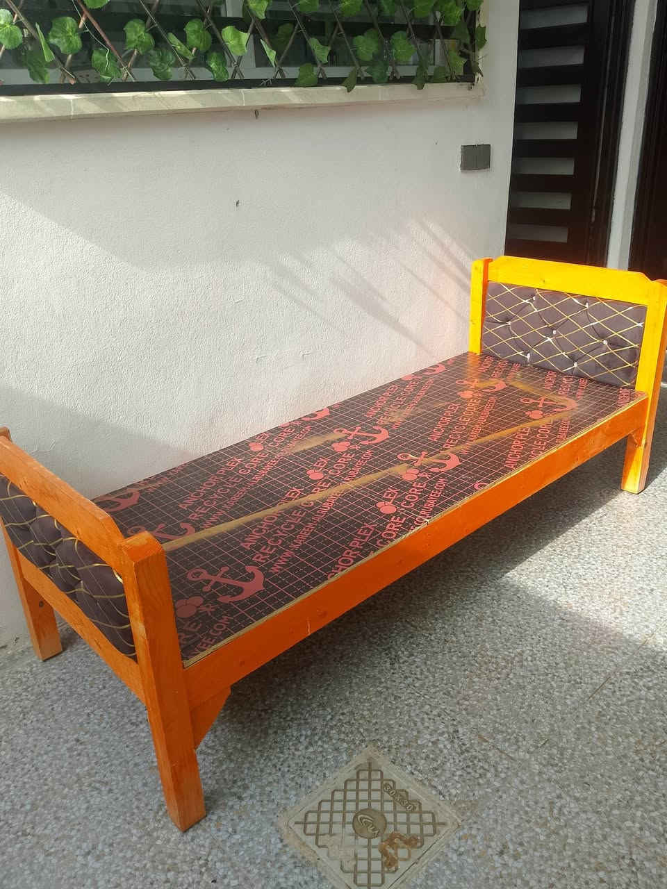 تخة نفر خشب عراقي ثكيل وجديد
للببع سعر 55الف 
موصل الايسر  حي السماح


**إذا كنت صاحب هذا الإعلان وتريد حذفه لأي سبب، رجاءا أرسل رسالة إلى الدعم الفني**