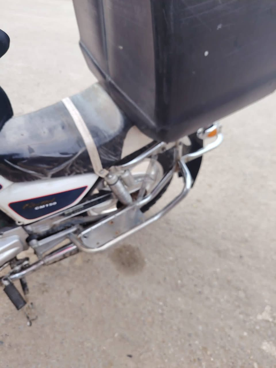 السلام عليكم شباب دراجة جني للبيع موديل 2017 اوراقهة كاملة كمرك مدفوع بس ترقم كلشي بيهة جديد ما بيهة اي نقص مكان ديالى المقدادية شارع  الاطفاء ***********
