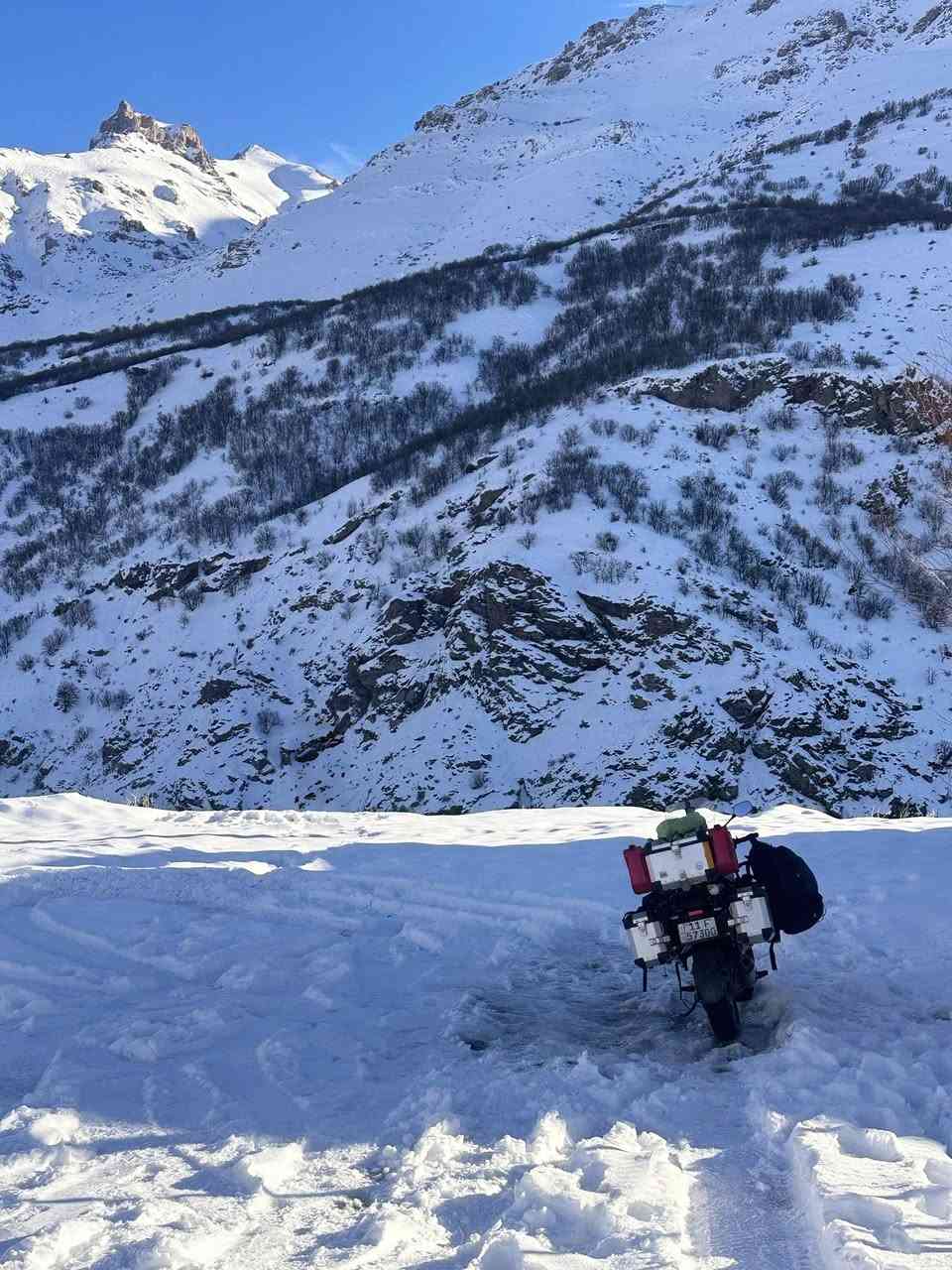 Benelli TRK 251 ادفنچر
ماشية 19500km رقم انكليزي بأسمي مطلعها زيرو من الوكالة

نظيفة كاملة مكملة للسفر و الاستخدام اليومي شغل و اطلع، صارف عليها هواي و مداريها بالأدامة الدورية و الدهن و البانزين المحسن

تايرات اصلية جديدة Perelli ANGLE GT و البلاديات موجودة مابيها شي بس بدلتهن للأمان

رايدها ب33 ورقة و بيها مجال جداً بسيط

*********** متواجد واتساب فقط ماعندي ماسنجر

الحبشكلات الطويلة كاتبها جوة ⬇️⬇️
.
.
.
.
.
.
.
.
.
.
.
.

الأضافات البيها :

- جنطة تانكي

- بلوجكترات قوية

- فيوز خاص الاكسسوارات

- درع خاص مالتها اصلي

- الصناديگ الالمنيوم البلادية مال بينيلي عدد 3

- دبات 5L ثنين وية قفل اصليات

- شاشة اندرويد اوتو و كار بلي لمس اصلية و سلسة وية تشغيل الدراجة

- جامة امامية طويلة تحمي من الهوا و الحشرات ( استخدمها بالسفر ) و الجامة البلادية هم موجودة 

- درع يدات

- قارئ ڤولتية و جداحة و منافذ USB شحن سريع

- ستاند اصلي مانع اهتزاز ( يفيد للايفون و اي موبايل بيه OIS لان يعطل الكاميرا مالتك اذا تستخدم ستاند بدون مانع اهتزاز ) يدعم شحن لاسلكي سريع 15w و منفذين TYPE C و USB عادي ثنينهن شحنهن سريع

- كب هولدر

- قارئ ضغط و حرارة التايرات وية ساعة

- استرايح ايد للراكب +  اسفنج عالصندوك بظهر الراكب
