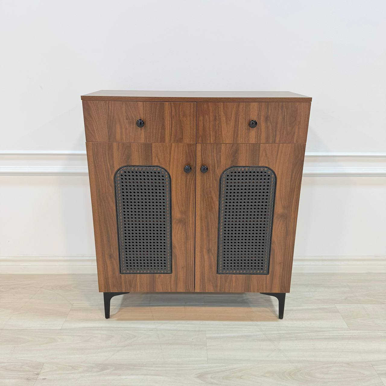 خزانه 2 باب ومجر 
خشب mdf 
عرض 80 سم 
ارتفاع 95 سم 
عمق 32 سم 
للحجز والاستفسار يمكنك مراسلة الصفحة ✨ 
توجد خدمة توصيل كافة محافظات العراق 🚛


**إذا كنت صاحب هذا الإعلان وتريد حذفه لأي سبب، رجاءا أرسل رسالة إلى الدعم الفني**