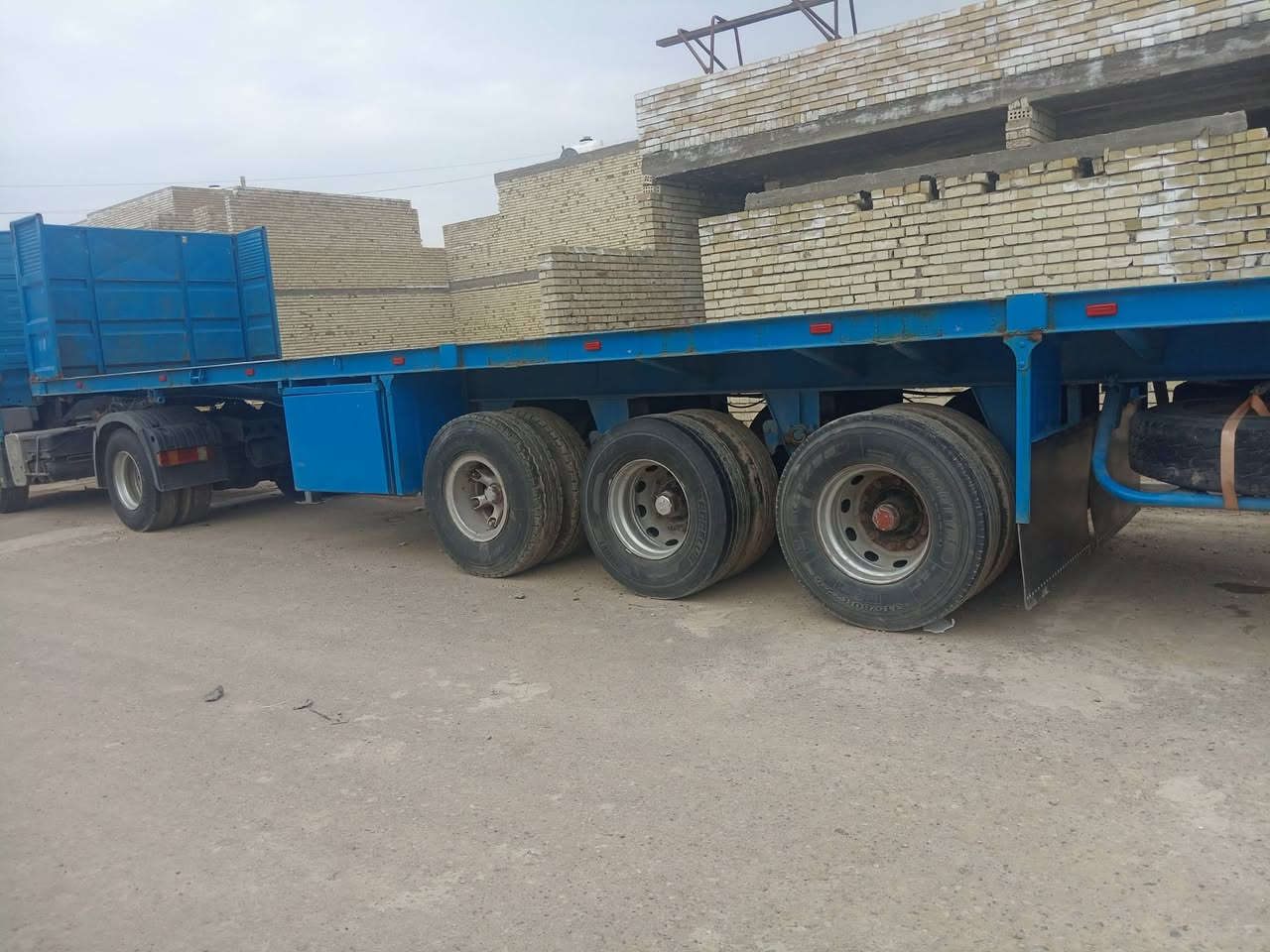 السلام عليكم للبيع عربانه سيكام شاصي ١٦ دناكير ١٤ تخم تاير ***********
