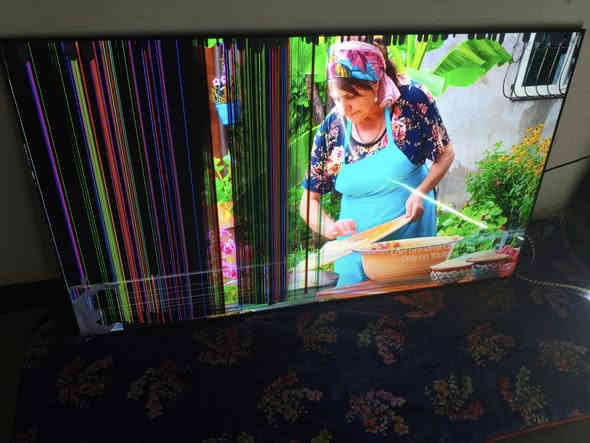 شاشة - TCL 65" 4K UHD Smart LED TV"  & LED + HDR (HDR10) ٦٥ بوصة، دقة 4K ألوان 1.07 مليار، شاشة ، (Dolby Vision الشغل ممتاز، - Smart TV
كسر تقريبا 30 انش من الشاشة ونصفه قابل للاصلاح ، السعر بالاتفاق 
العنوان ميسان - قطاع 30
للاستفسار المراسلة عبر واتساب رقم هاتف ***********
