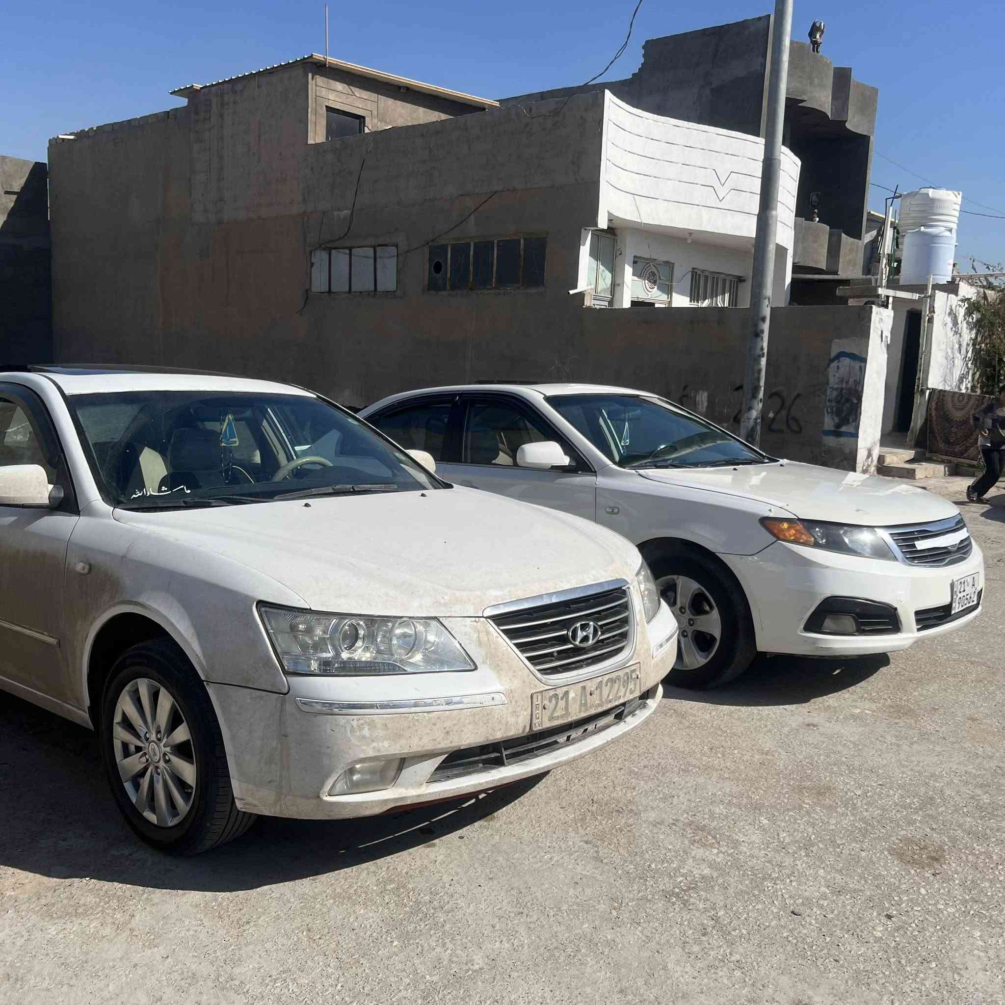 السلام عليكم
سوناتا 2009 فول مواصفات 
رقم سليماني جديد باسمي حولته قبل شهر 
مكينه 2400 دوش 
كير 5 نمر 
سياره نصيفه خير من الله صبغ احزام 
صدر تخم تاير كله شرط 100‎%‎
داخل بيجي دوشمه منضومه زنون 
بيع او مراوس مكاني بابل المسيب 
***********
