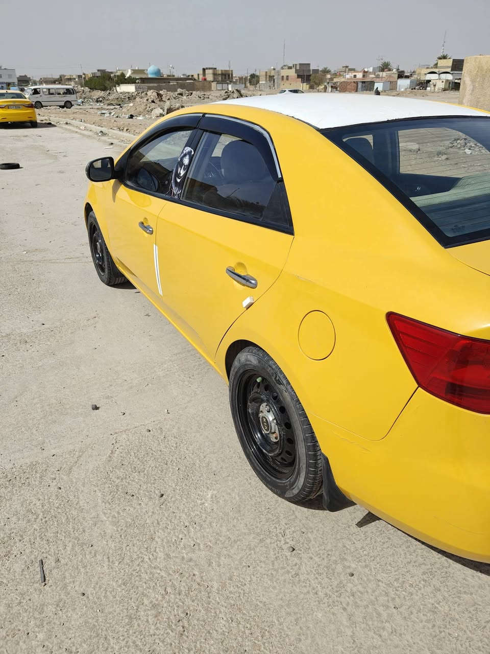 فورتي 13 كير عادي بأسمي سيارة جاهزة كبل للشارع ما نقصها شي سنوية ل 27 مصفرة هيئة وغرامات السعر 74 مكان السيارة ديوانية المركز 
***********
