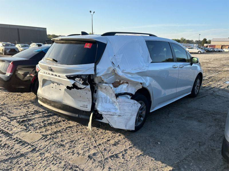 السلام عليكم ورحمة الله وبركاته
تويوتا سينا 2022 هايبرد 7 راكب 
شاصي مكفول 
حادث جاملغ خلفي ايمن وموجود حادثها بل صور ورقم الشاصي 
وبيها طخه خفيفه بالجاملغ الخلفي بالعراق 
مواصفات XLI
السيارة جدا جدا نظيفة استخدام شخصي ماشية 65 الف 
رقم بغداد بسمي مداور ثاني يوم 
مكان السيارة كربلاء 
السعر 320 وبيها مجال 
الاستفسار الاتصال على 
***********
