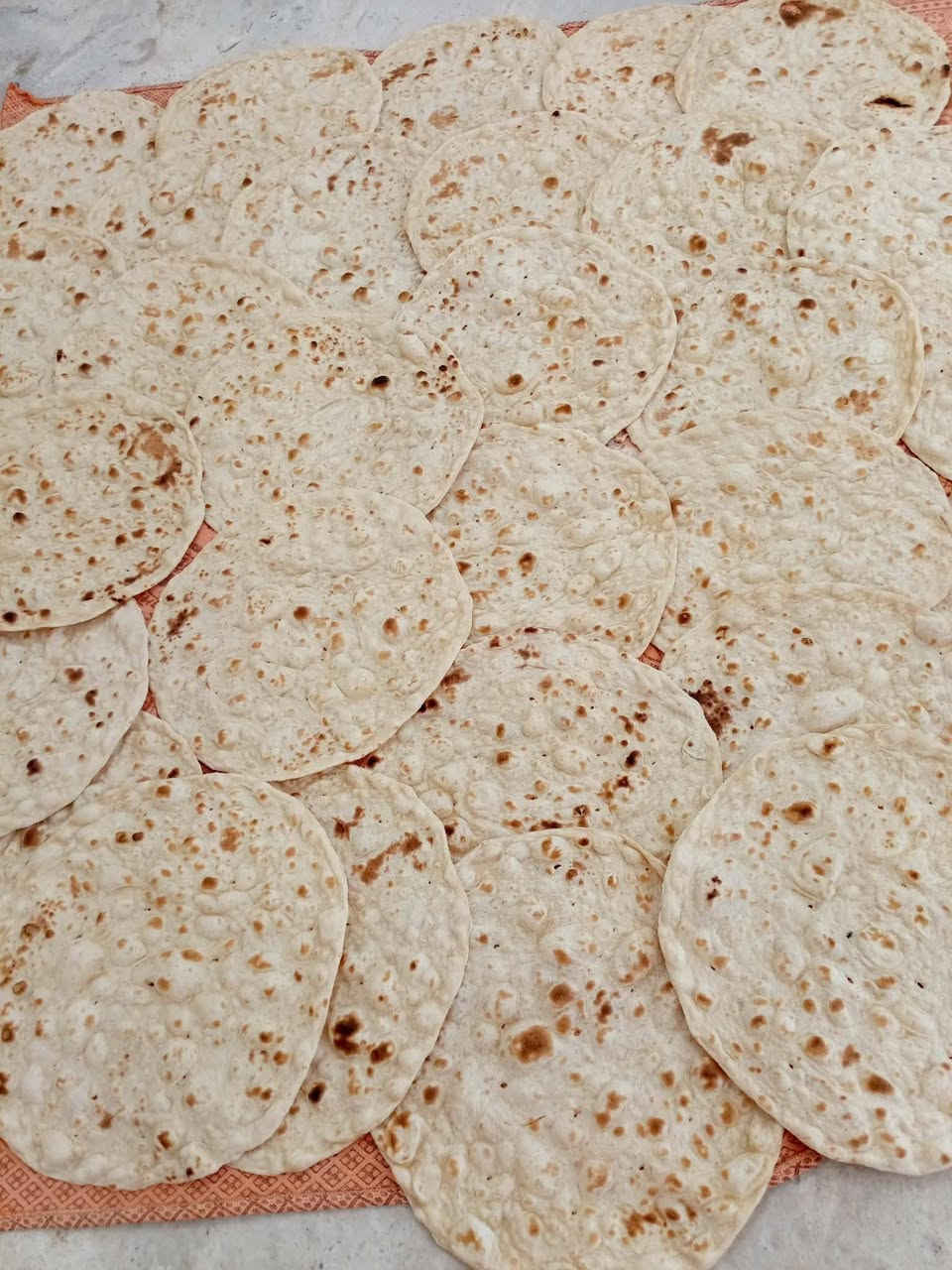 يتوفر معجنات بيت بانواعها
خبز بيت (٥) بالف
ميني بيتزا بالجبن(٨) قطع ب(٢ ونص) 
بورك (١٠) قطع ب(٢ ونص )
لحم بعجين (١٠) قطع ب(٢ ونص )
كيك شاي ب(٦ الاف)
يتوفر جميع المعجنات بالدجاج وبالحم حسب الطلب للاستفسار *********** ام ايليا____ توصيل مجاني داخل المنطقه
