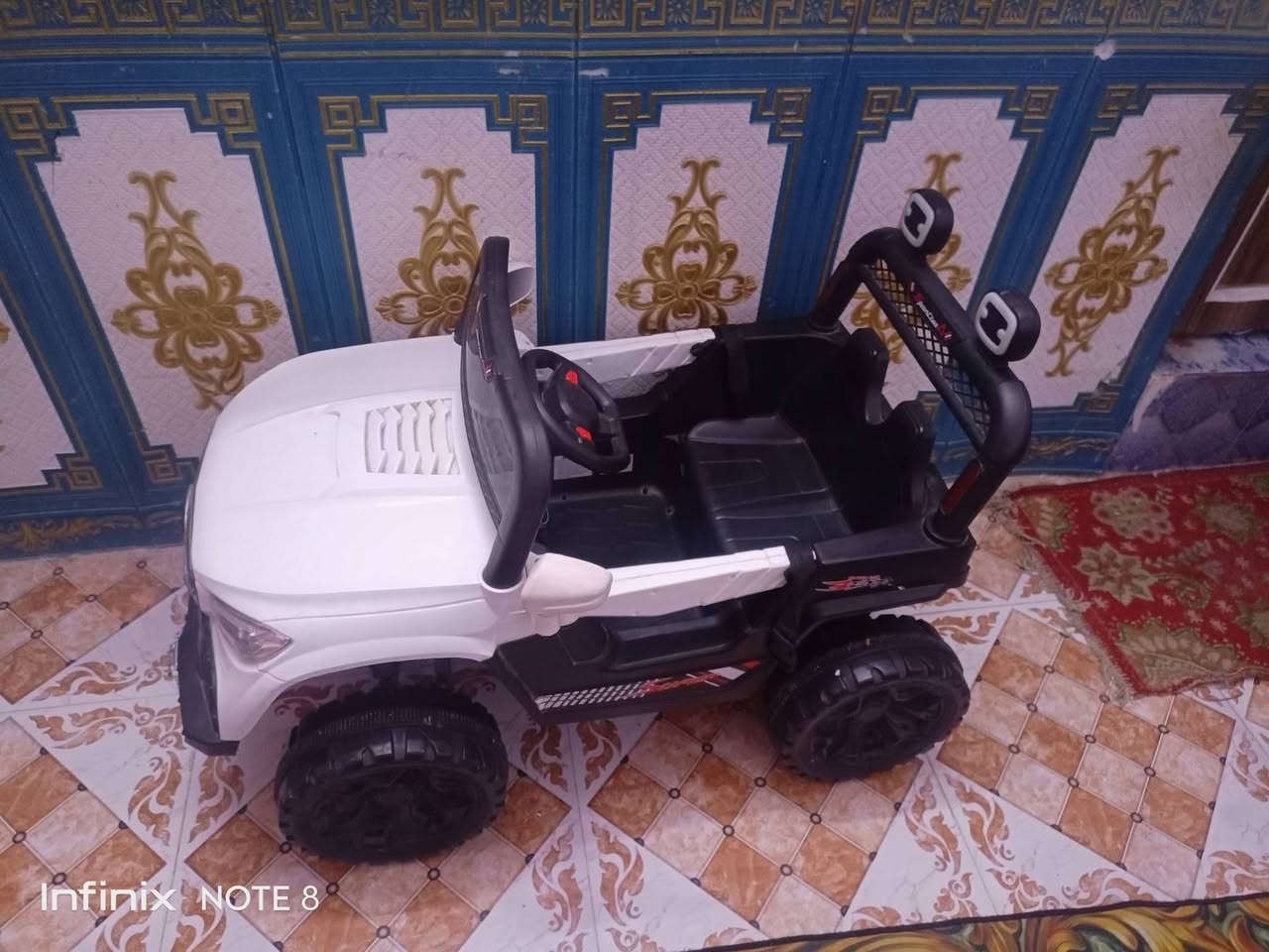 سياره للبيع شحن جديد سعره 75وبيه مجال قليل ***********
