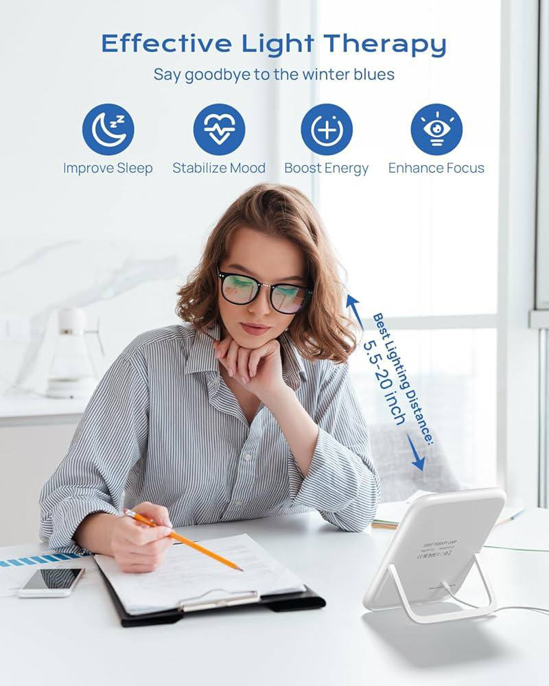اضاءة لعلاج الاكتئاب الموسمي سطوع قابل للتعديل
السعر 15,000 دينار فقط 🔥

💡 تصميم محمول وصغير الحجم مزود بحامل قابل للطي بزاوية 90° لسهولة ضبط الإضاءة حسب الحاجة، نحيف وخفيف يمكن وضعه بجانب اللابتوب أو على المكتب، ويعمل بالكهرباء مباشرة (غير قابل للشحن) مع محول مرفق.
⏱️ مؤقت ذكي مع خاصية الذاكرة يتيح ضبط الوقت 15/30/45/60 دقيقة، ويحفظ آخر إعداد سطوع تم استخدامه لتشغيل أسهل في كل مرة.
🌞 إضاءة علاجية بقوة 10,000 لوكس توفر ضوءًا طبيعيًا آمنًا وخاليًا من الوميض، تساعد على تحسين المزاج والطاقة والتركيز ومقاومة الاكتئاب الموسمي واضطرابات النوم.
🎛️ تحكم باللمس مع سطوع قابل للتعديل تدريجيًا وثلاث درجات حرارة لونية (أبيض نهاري، طبيعي، دافئ) لتناسب أوقات اليوم المختلفة والعمل أو القراءة أو الاسترخاء.
🎁 مصنوع من مواد PC وABS عالية الجودة وآمنة للعين والبشرة، خيار هدية مميز لتحسين النوم والحالة المزاجية وزيادة النشاط اليومي.


**إذا كنت صاحب هذا الإعلان وتريد حذفه لأي سبب، رجاءا أرسل رسالة إلى الدعم الفني**