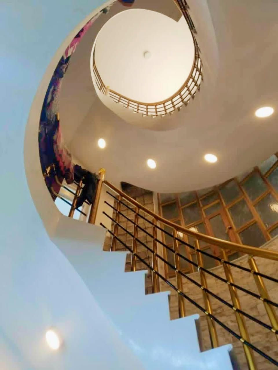 دار للبيع موقع مميز  الديوانيه  🌹الاسكان🌹 حي الزهراء🌹 قرب مكتب سيراميك سيد علي الزاملي🌹المجسر الجديد • الشارع الرئيسي الرابط بين الزيتون والزهراء على جهة اليسار بالبدايه قريب على المعهد

مساحه 150متر واجهه 7,5 كونكريت مسلح ثلاث طوابق 

الطابق الاول. غرفة نوم نضام سويت ومنزع وصحيات صاله كبيره مطبخ مناور براني كراج سياره صحيات خارجيه مجهز بمنظومه تحت الارض لمعالجة الافات

الطابق الثاني. غرفتين نوم صاله كبيره صحيات 

الطابق الثالث. صاله كبيره تصلح غرفه + سطحين 

بناء جديد وحديث.   

الاستفسار. الاتصال عل الرقم ***********

***********

او مراسله عل الواتساب

علما ان العقار مطلوب 38 مليون للمصرف الرافدين تسديد كل شهر 290 الف الدار فارغ جاهز للسكن
