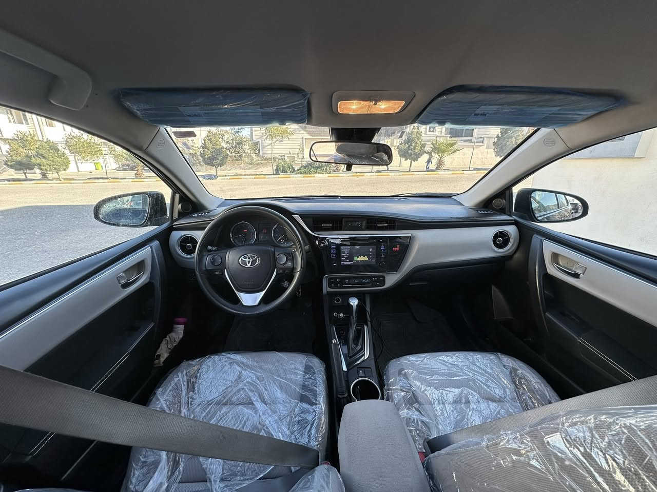 للبيع كورلا LE
السعر 123 بيها مجال 
***********
موديل 2018 
تحكم ستيرن 
تثبيت سرعه 
رادار بلادي 
حجر بلادي 
تايرات جديد 
وياله جديد SE
داخل لونين 
بدون ايرباك حادث بسيط
كير مكينه جديد
تبريد ثلج 
رقم أربيل تحويل ثاني يوم 
مكان السياره ديالى خانقين
