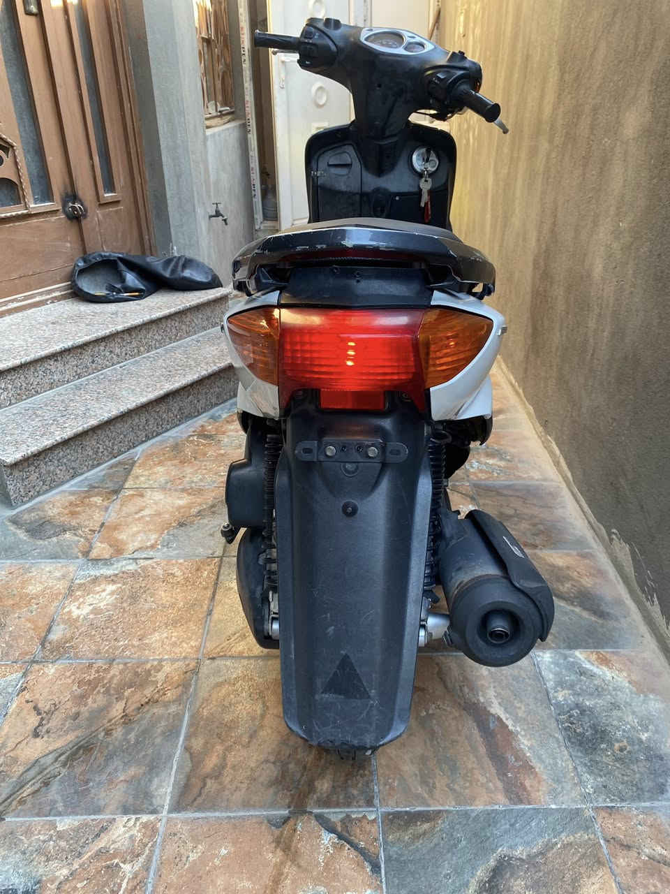 السلام عليكم سكنس نثيه ياباني دراجه كفاله عامه مابيه اي نقص ماكامله مكمله كهربائيات كامله دبلات بريكات قفل جنطه ستيرن كله كامل مكينه بلاديه مامفتوحه لانضوح ولاتبخير وشلعه معدل خير من الله مكاني دوره سعرها ٦٠٠بيها مجال ***********
