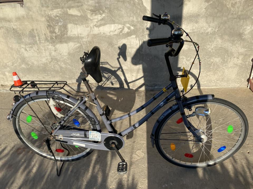 السلام عليكم بايسكل للبيع نضيف ومتعوب عليه وشوفو الصور رايده ١٢٠ وبي مجال للشراي المكان في بغداد للتواصل على الرقم ***********
