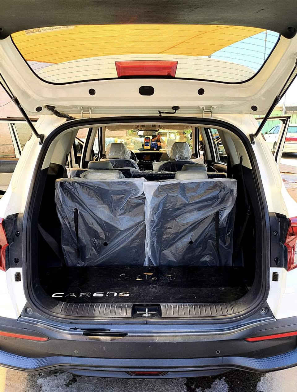 ✨لمعرفة السعر اكتب تعليق رقم 1  ويوصلك برسالة  💌

🚗 كيا كارينز 2023 الشكل الجديد شرط بعدها الكتلوكات والعدة بالسيلفون سيارة نظيفه جدا استخدام شخصي وراعيها صارف عليها هواي كشنات تغليف الارضيه مغلفه جلد اصلي
كامله من كلشي وبالعافية ع ياخذها 
✋ ملاحضة ✋ بيها صبغ قليل بين الباب والجاملغ فقط بدون دواخل نهائي 

⭐ جيل جديد من الأناقة والراحة العائلية
🗓️ الموديل: 2023 (خليجي)
⚙️ المحرك: 1.5 دبل نوزل – كير أوتوماتيك 8 سرعات
📌 العداد: 53 الف كيلومتر
📍 الأرقام: بغداد

🔹 أبرز المواصفات:
▫️ بصمة تشغيل + تشغيل عن بُعد
✨7 راكب 
▫️ مقاعد مخمل مع جلد فخم 3 صفوف 
▫️ تبريد 3 قطع مركزي 🥶❄️
▫️ إنارة أمامية وخلفية LED زينون
▫️ حساسات أمامية وخلفية وبالجوانب
▫️ مرايا كهربائية بإشارات جانبية
▫️ ستائر خلفية 
▫️أريل نفكيتر
▫️ شاشة أصلية مع كاميرا خلفية عالية الدقة دوارة 
▫️ عداد سرعة ديجيتال
▫️ كروز كنترول + تحكم كامل من المقود
▫️ إنارة داخلية LED 
▫️ أنظمة قيادة متعددة
▫️اوامر صوتية 
▫️مثبت سرعة 
▫️ويل فراشة 
▫️مري جانبية شفط كهربائي

مكان السيارة 📍 قضاء بلد 
رقم صاحب السيارة 

***********
