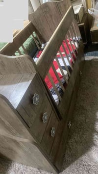 كاروك وجرباية اطفال مستعمل نظيف الطول ١ متر و٦٠ سم والعرض ٦٥ سم المكان...