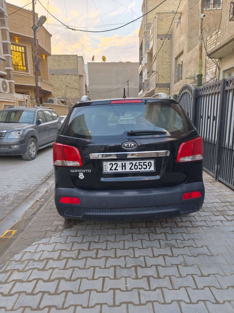 السلام عليكم 
كيا سورينتو 2012 خليجي اربيل بأسمنا اربعه سلندر ماشيه ١٦١ الف كيلو متر كفاله عامه عدى باردين بسيطات وسونارها موجود امامكم السياره خير من الله حداديه جديده كلها قبل شهرين 
مواصفاتها كامره + حساسات +مري شفط واشاير بالمري + بلوجكترات + مواصفاتها المعروفه 
السعر 145 ورقه مكان السياره بغداد العطيفيه 
للاستفسار ‭٠٧٩٠ ٣٧٢ ٥٦٧٣‬
