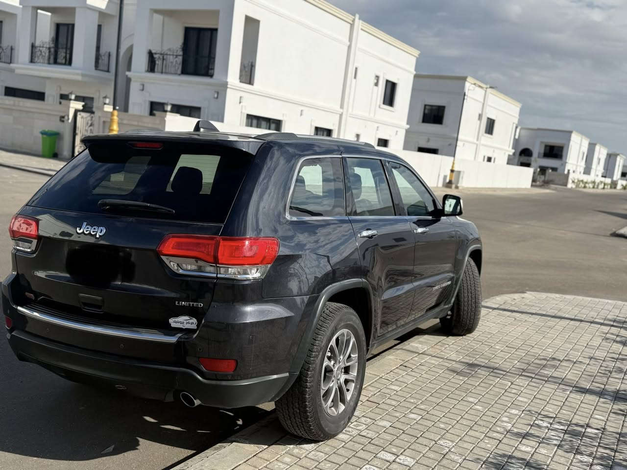 السلام عليكم 
جيب كراند شيروكي ٢٠١٦ امريكي 
عداد المسافة ١٥٥ الف كيلو 
الضرر : حادث السياره اندر كرچ القطع المتضرره صفحة السايق البابين والجاملغ والبنيد انصبغ بسبب طخه اثناء بالنقل
السياره بدون ايرباك ودواخل 
السياره بيها شخط بالصفحة الثانيه هم بالصبغ بس  
المواصفات : مواصفات اللمتد الدفع الخلفي 
١- لايتات زينون وحاجب 
٢- الستيرن تدفئه وتحكم كهربائي 
٣- الكشنات ميموري وجلد وتدفئه وتبريد  وكهربائيات 
٤- مودات قياده وشفتات بالاستيرن 
٥- نظام قياده ليلي 
7- شاشه كبيره وتريد قطعتين 
٨- مرايات قلابه 
٩- كامره وحساسات خافيه واوتو ستوب 
السياره محرك وگير وتبريد بحالة ممتازه 
مكان السياره كربلاء 
السعر المطلوب ١٩٠$ وبي مجال للتفاهم 
للاتصال : ***********
