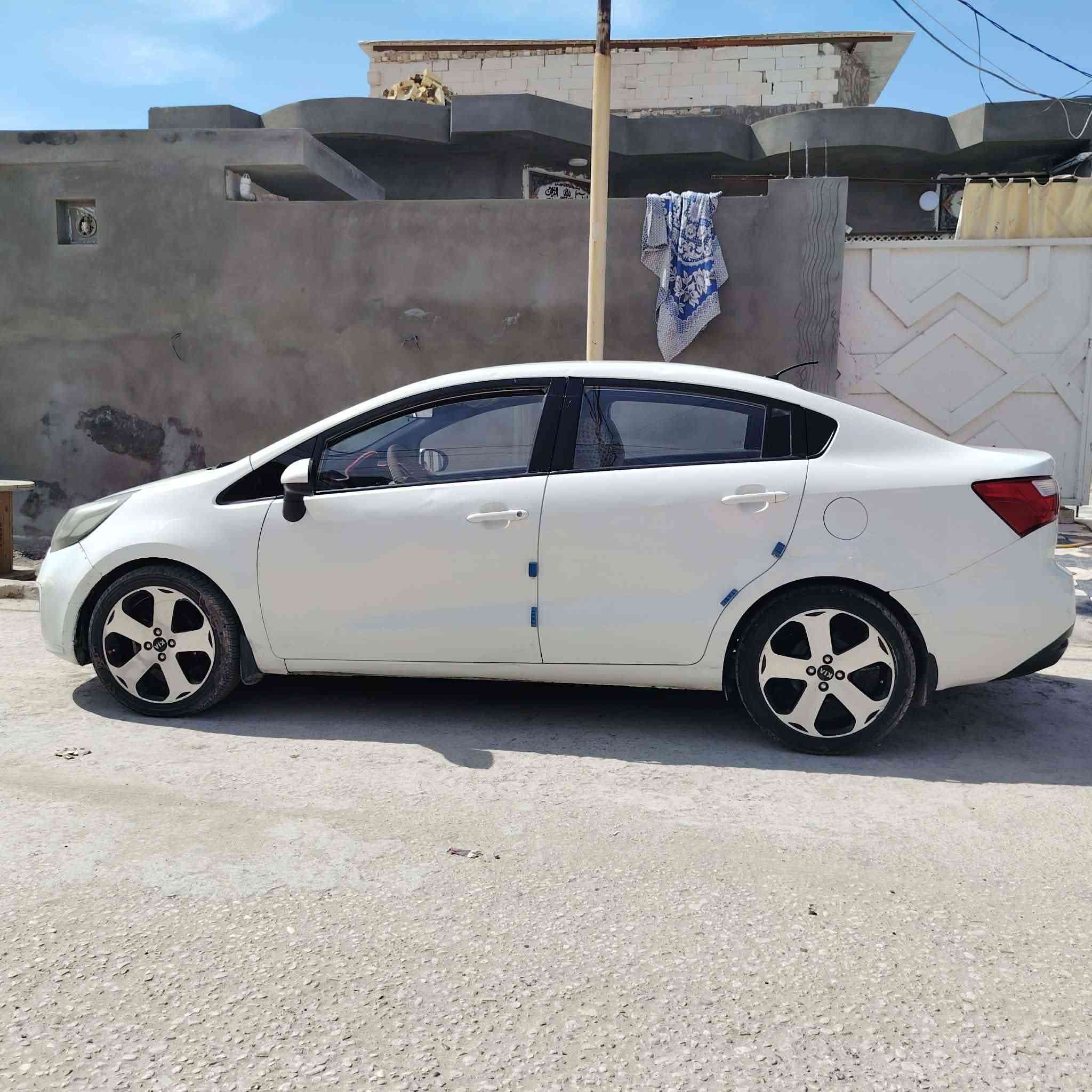 سلام عليكم   كيه ريو موديل ٢٠١٢ كير محرك خير من الله تبريد عاطل سنوية جديده رقم إنكليزي وراعيهه يمي سياره مكفولة من الضربه وتبديل  بيهه كرت بالبنيد مكاني النجف الاشرف حي القادسيه يم مطعم فواد  السيلاوي*********** السعر 82 بيهه مجال قليل للشراي فقط
