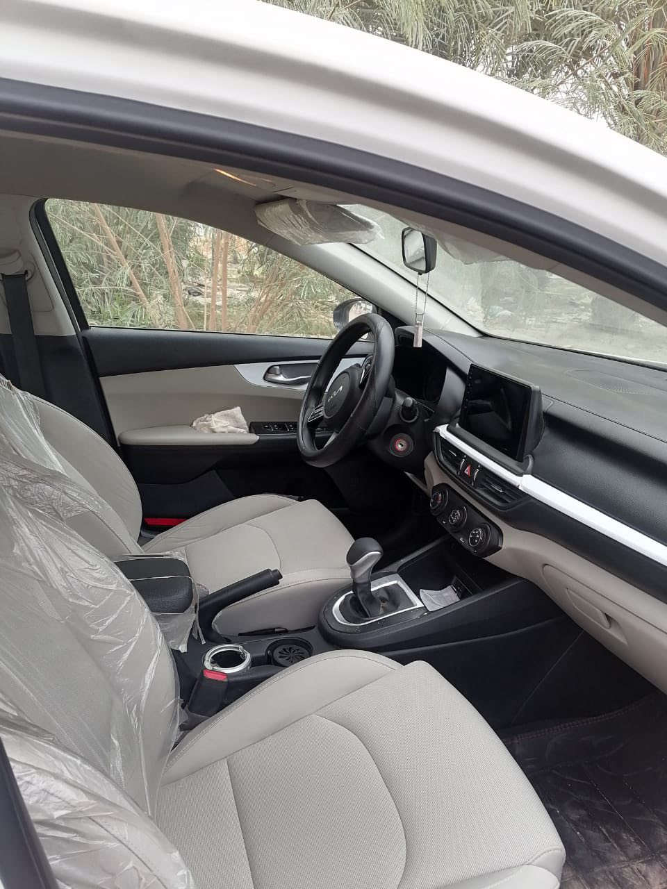 السلام عليكم للبيع كيا سيراتو خليجي 
موديل 2023
ماشيه 21الف فقط 
مواصفات عاديه 
تبريد قطعتين
مكينه1600
سياره جديده ونظيفه 
السعر 170وبيه مجال بسيط 
الرقم ***********
