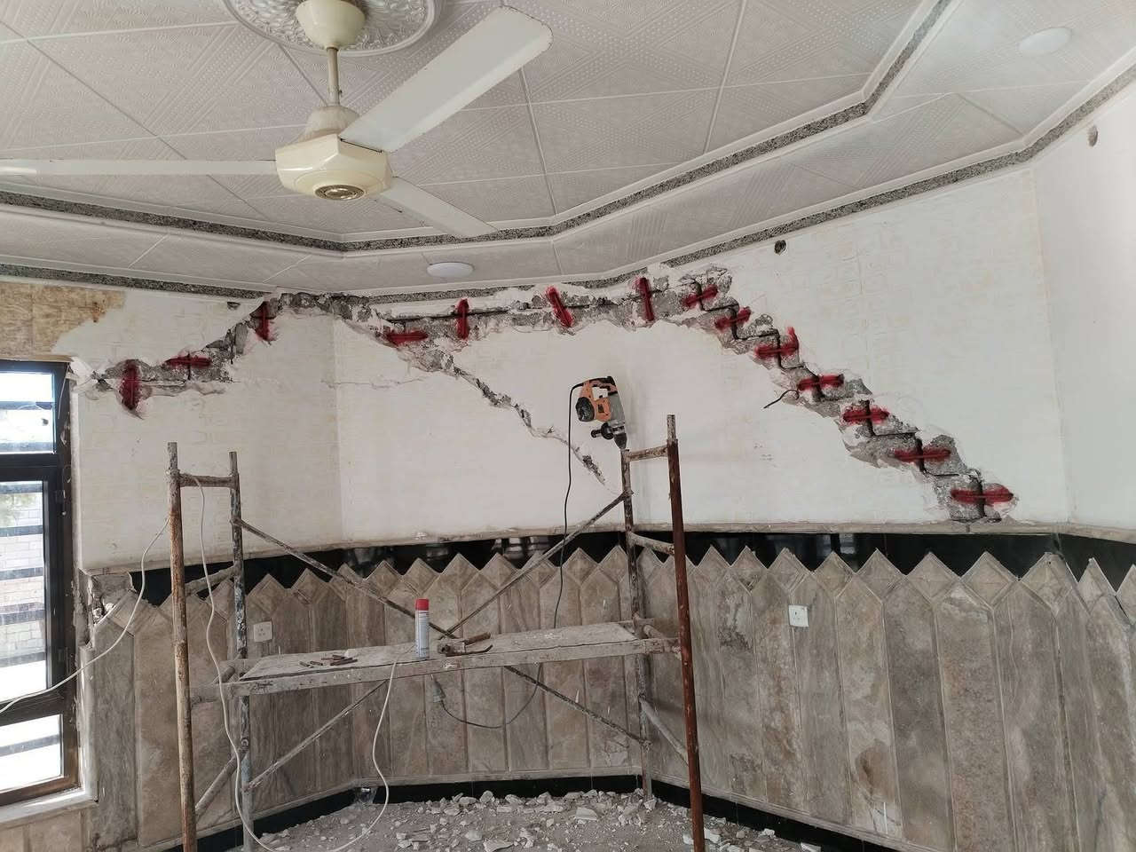 تعبت من شقوق الجدران التي تشوه منظر البيت لاتشيل هم
احنا نرجع الحائط مثل اول واحسن بخبرة وكفاءة عاليةبااستخدام افضل المواد والمعجون المخصص نعالج الفطر والشرك من الجذور ونرجعلك الجدار ناعم وانيق وجديد
✅دقه بالمواعيد 
✅نظافه واحتراف
✅ضمان بالشغل
باادارة عماد ال احمد تصليح ومعالجه كافه الدور من الدوس والفطر والشرك
استفسار اكثر اتصال 👇
***********
***********واتساب
