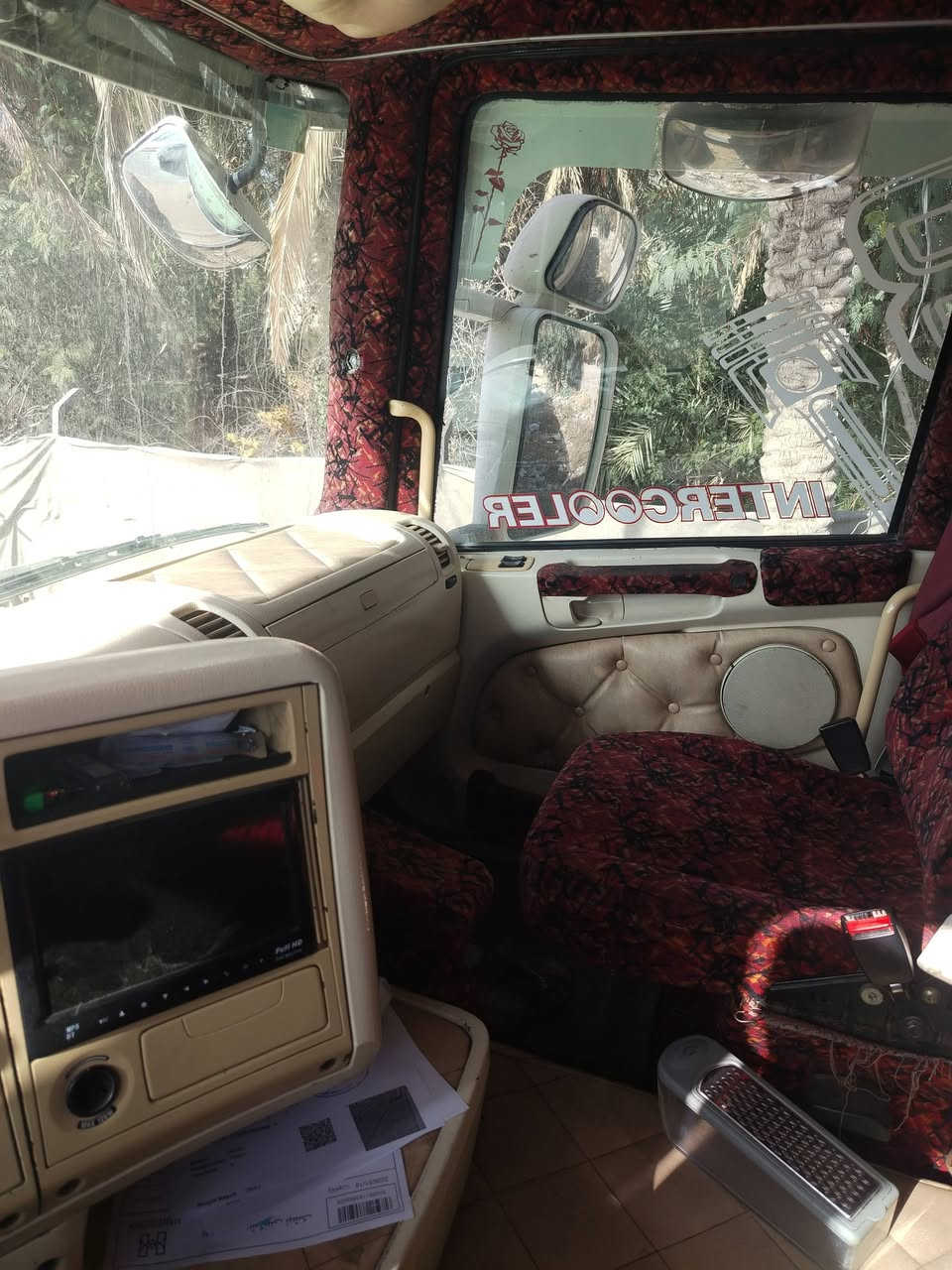 سلام عليكم سكانيه للبيع موديل 2006 سنگل امامي    فول مواصفات مكينه /8/  R500
  ثلاجه دبل جربايه كير عادي   
مربوطه وراه عربانه حداديه ثلاث محاور سياره بسمي  تحويل ثاني  يوم اتصال/ *********** / *********** مكان كربلاء \السعر ٣٧٥ بيه مجال /
