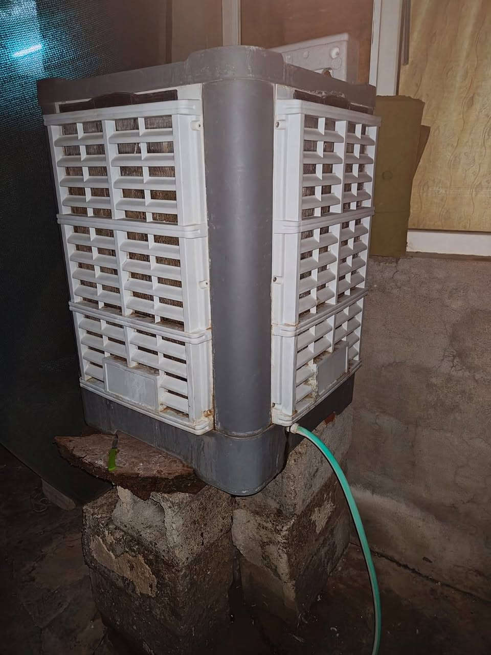 مبرده للبيع مستخدمه قليل حيل نضيفه سرعتها 24 بارده ثلج العام اخذتها ب350 هسه رايدها ب175 الاتصال ***********
