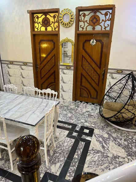 بيت البيع مساحه 200 متر حديث طابقين في حي الحسين سعر 370 مكتب التساهل… العقار ***********
